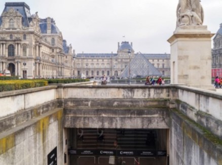 le-carrousel-du-louvre-entranceway
